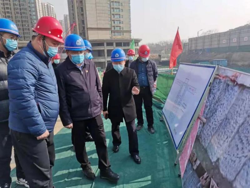市委常委、市政府黨組成員魏建平調研左掖門(mén)游園停車(chē)場(chǎng)項目建設工作